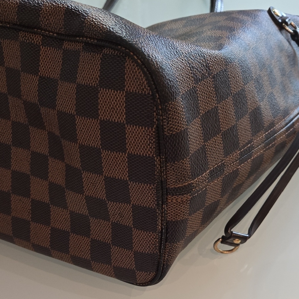 LV Neverfull Bag - Picture 12 of 15